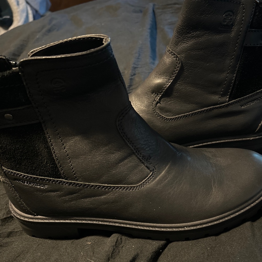 Kamik waterproof Chelsea boot